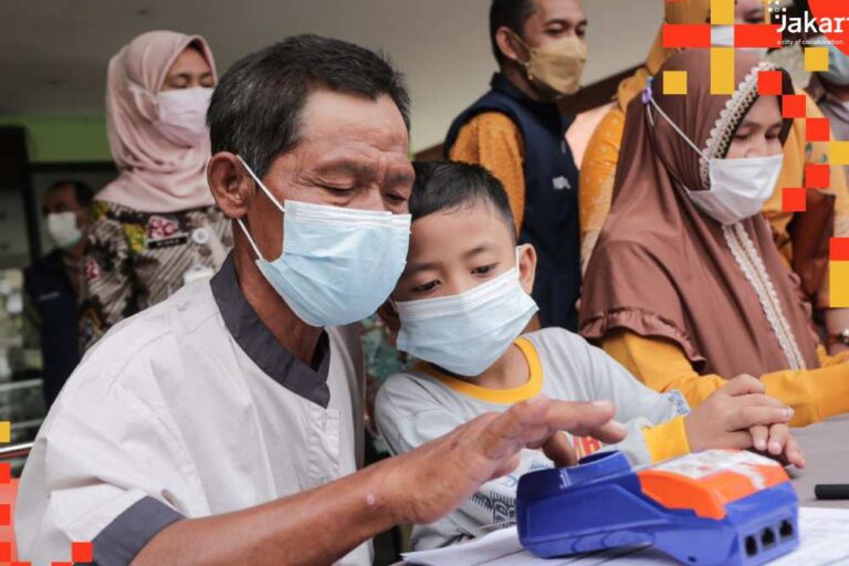 Perkuat Dukungan Inklusif, Ketua TP PKK Banten Tinawati Andra Soni Hadiri Penyaluran Bansos Anak Istimewa