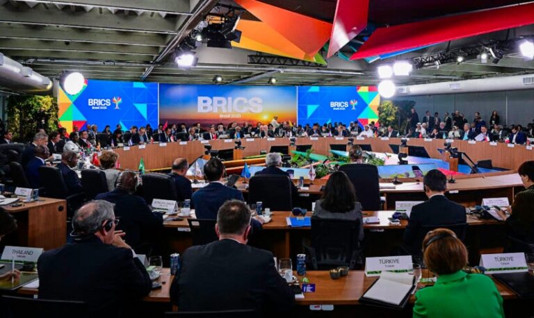 Indonesia di BRICS: Strategi Baru untuk Perdagangan & Perdamaian Dunia?