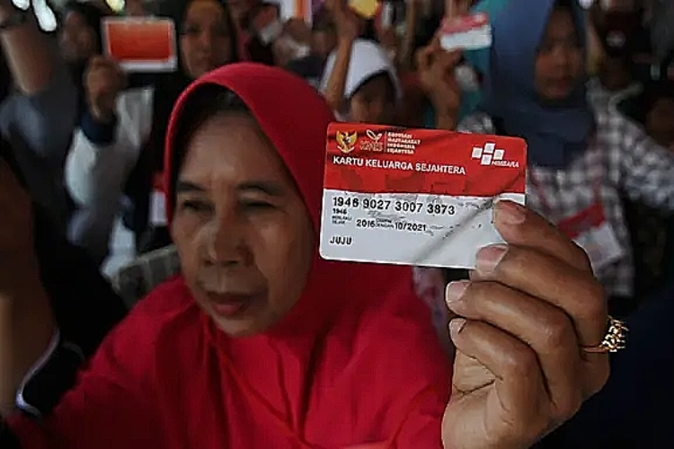 Data Diperketat, Kemensos Bakal Coret Nama Penerima Bansos Ini