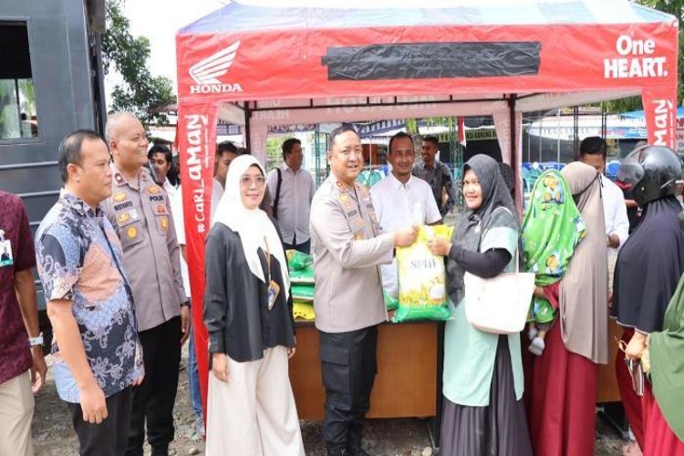Hanya 90 Menit, 6 Ton Beras Murah Polres Abdya Ludes Diserbu Warga