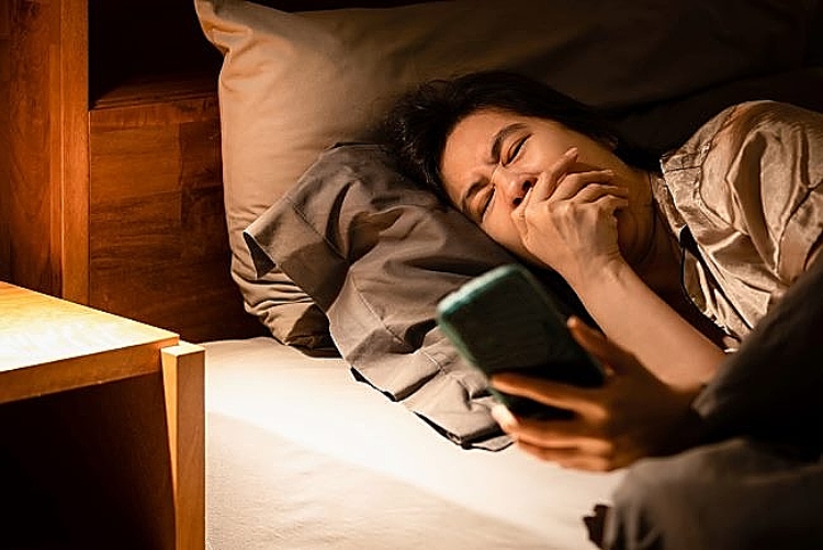 Kesehatan Tetap Prima: 5 Tips Ampuh Jaga Kesehatan Saat Terpaksa Begadang di Malam Hari